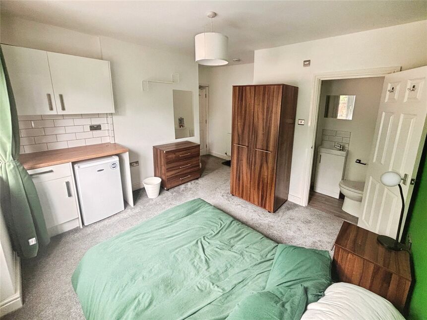 Bed 2 / Kitchenette