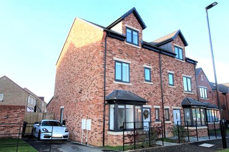 Haydn Griffiths Way, 4 bedroom Semi Detached House to rent, £1,350 pcm