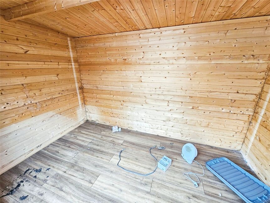 Outbuilding / Office