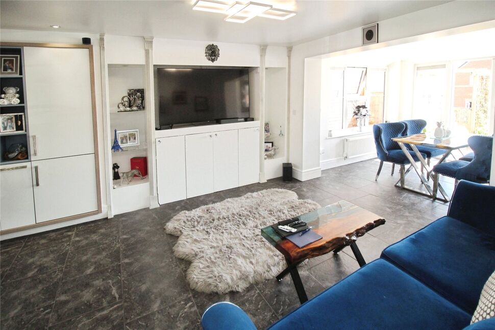 Open Plan Kitchen / Lounge