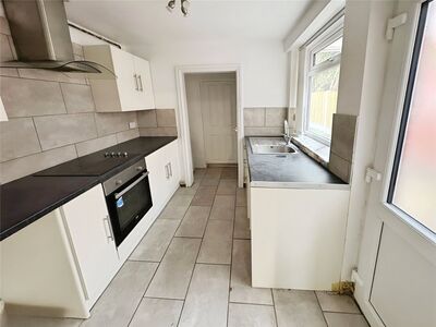 3 bedroom Mid Terrace House to rent