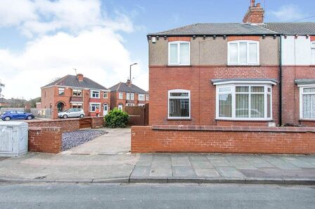 Wentworth Road, 3 bedroom Semi Detached Property to rent, £1,100 pcm