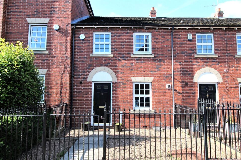 3 bedroom Mid Terrace House for sale
