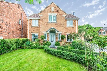 Burleigh Court, 4 bedroom Detached House to rent, £1,650 pcm