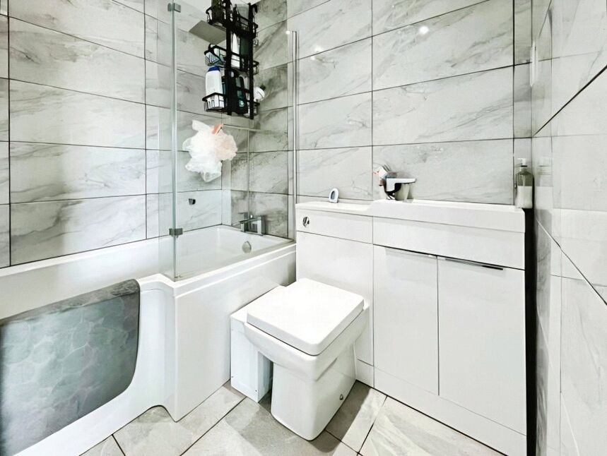 En-Suite Bathroom