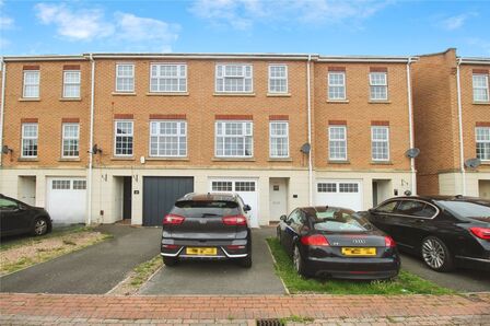 3 bedroom Mid Terrace House for sale