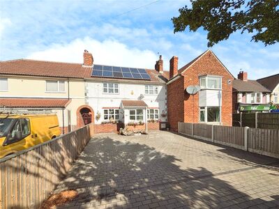 3 bedroom Mid Terrace House for sale