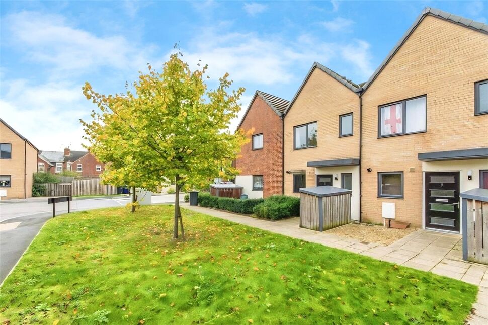 2 bedroom Mid Terrace House for sale