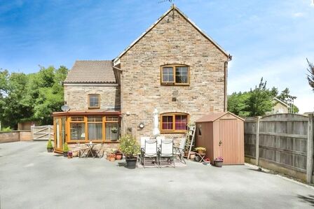 2 bedroom Detached House for sale