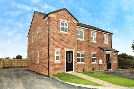 Briars Lane, 3 bedroom Semi Detached House to rent, &pound;950 pcm