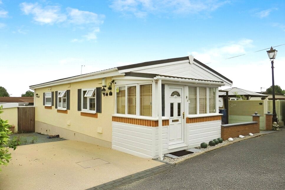 Main image of 2 bedroom Detached House for sale, Eastfield Park, Tuxford, Nottinghamshire, NG22