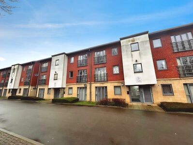 York Road, 2 bedroom Flat to rent, &pound;775 pcm