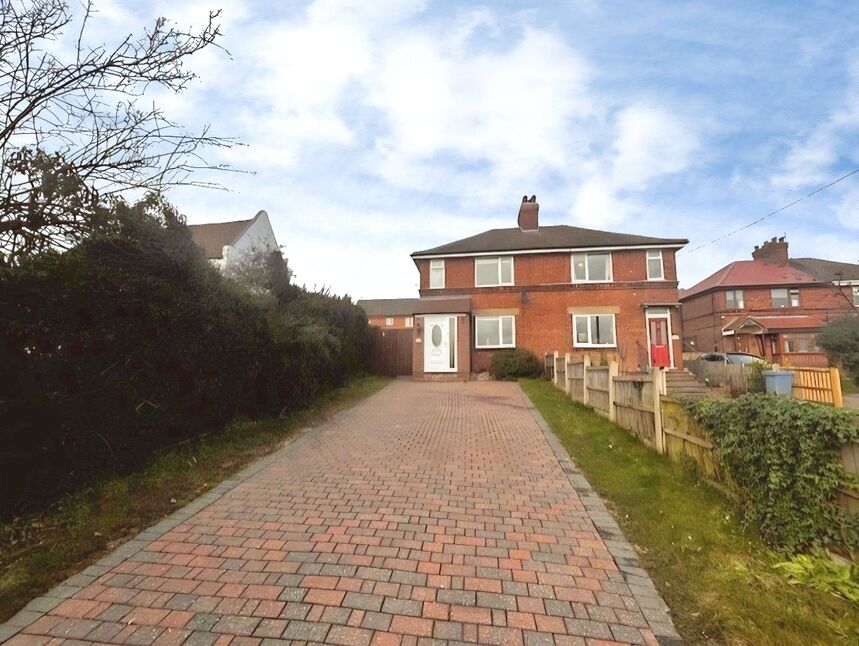 Main image of 2 bedroom Semi Detached House to rent, Low Street, East Markham, Nottinghamshire, NG22