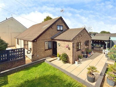 5 bedroom Link Detached Bungalow for sale