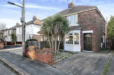Shakespeare Avenue, 2 bedroom Semi Detached House to rent, &pound;875 pcm