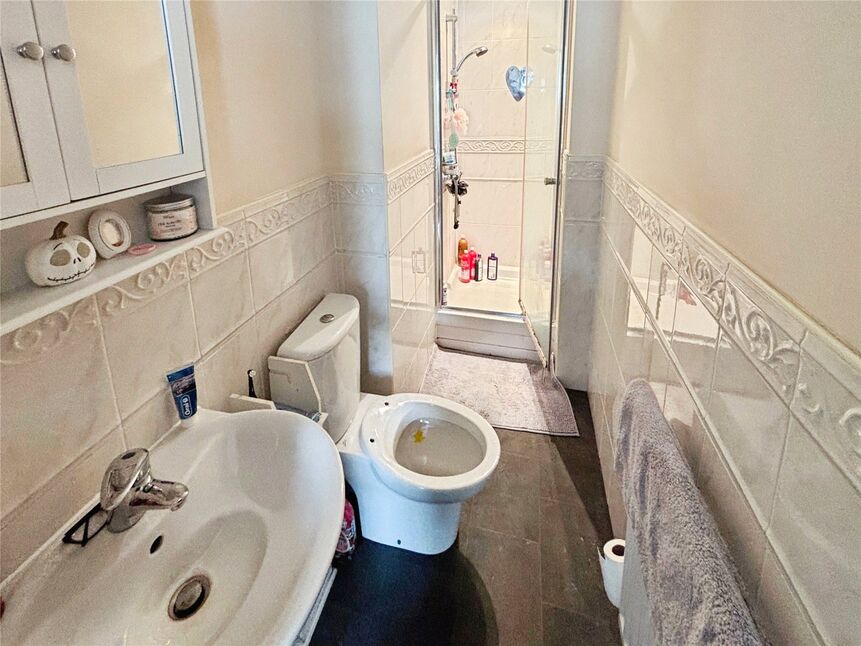 En-Suite Shower / Wc
