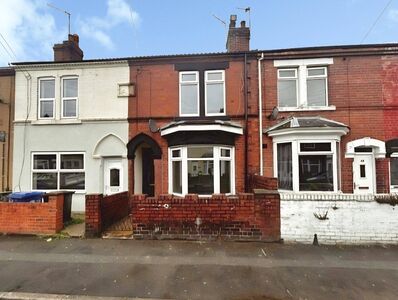 West End Avenue, 3 bedroom Mid Terrace House to rent, &pound;895 pcm