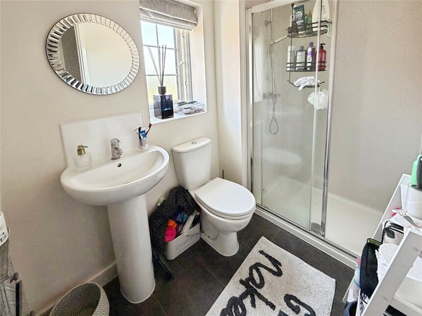 En-Suite Shower / Wc