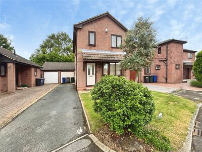 Paddock Close, 3 bedroom Detached House to rent, &pound;1,195 pcm