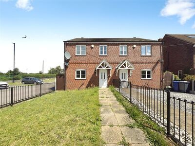 Poplar Way, 4 bedroom Semi Detached House to rent, &pound;1,200 pcm