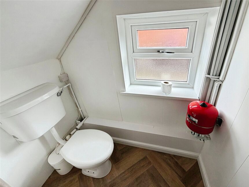 Cloakroom / Wc
