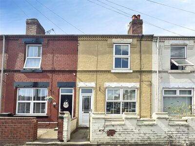 West End Avenue, 3 bedroom Mid Terrace House to rent, &pound;850 pcm