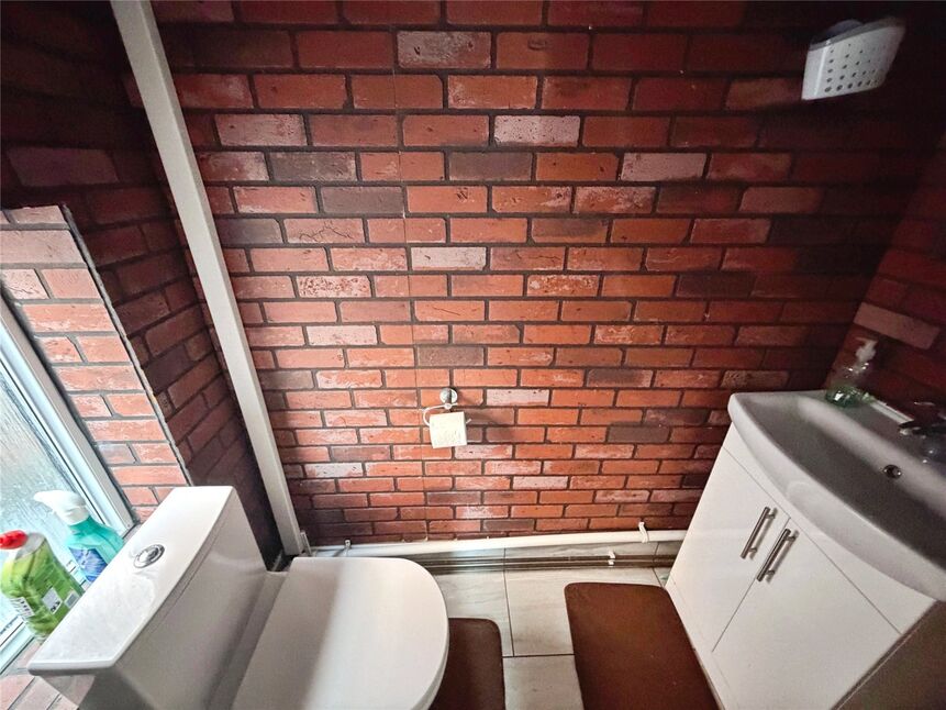 Cloakroom / Wc