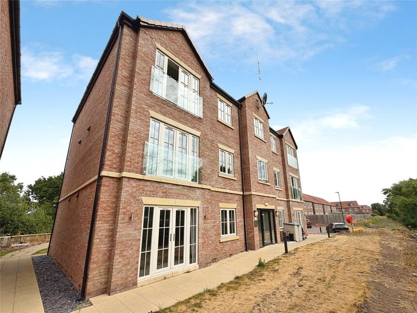 Main image of 2 bedroom Flat for sale, Moorings Drive, Thorne, South Yorkshire, DN8