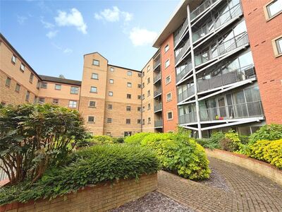 Kentmere Drive, 3 bedroom Flat to rent, &pound;950 pcm
