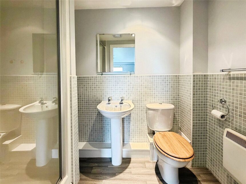 En-Suite Shower / Wc