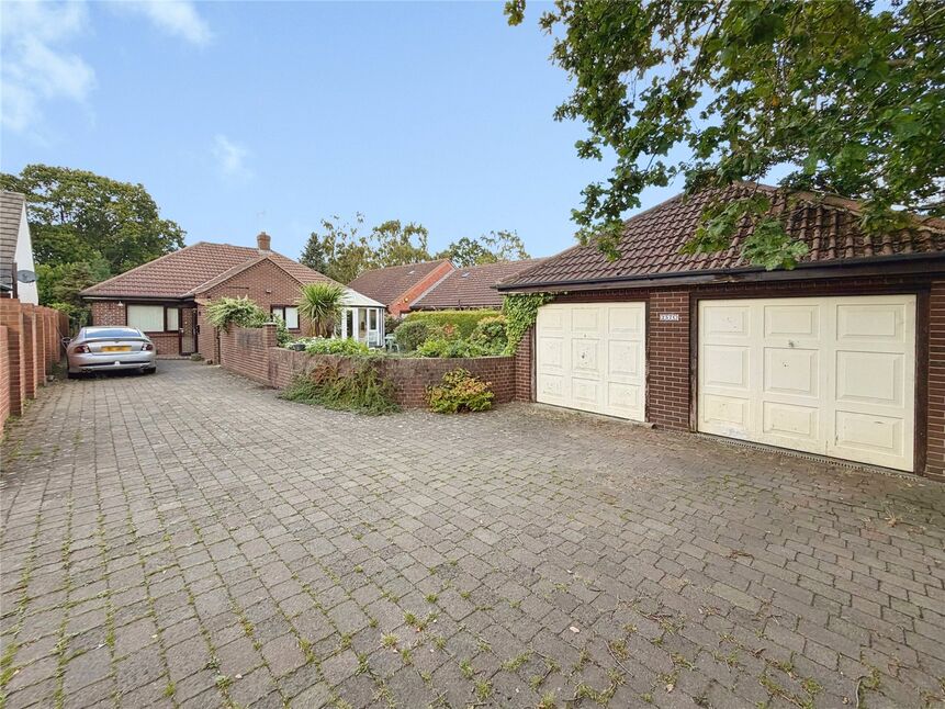 Main image of 3 bedroom Detached Bungalow for sale, Bawtry Road, Bessacarr, Doncaster, South Yorkshire, DN4
