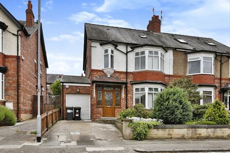Bracken Road, 3 bedroom Semi Detached House to rent, £1,300 pcm