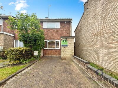 Ardley Close, 3 bedroom Mid Terrace House to rent, £950 pcm