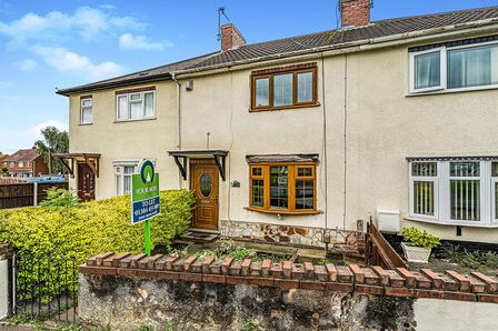 Queen Street, 2 bedroom Mid Terrace House to rent, &pound;1,000 pcm