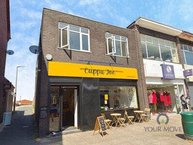 High Street, 3 bedroom Flat to rent, &pound;850 pcm