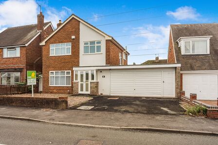 Scotts Green Close, 3 bedroom Detached House to rent, &pound;1,300 pcm