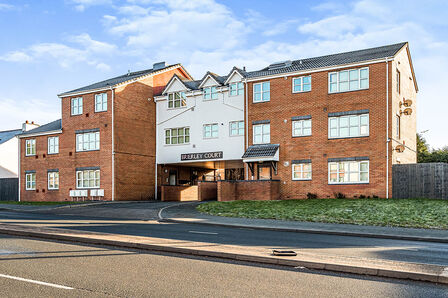 Thorns Road, 2 bedroom  Flat to rent, £850 pcm