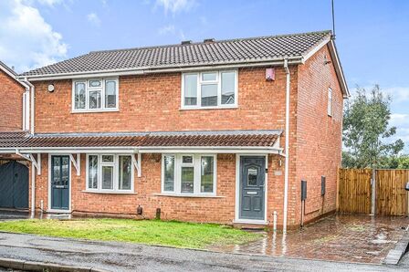 Bordeaux Close, 2 bedroom Semi Detached House to rent, &pound;1,200 pcm