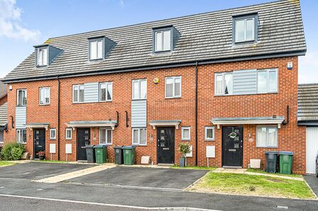 Thursfield Road, 3 bedroom Mid Terrace House to rent, &pound;1,300 pcm