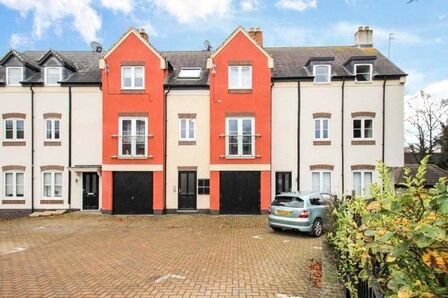 Heath Hill, 2 bedroom  Flat to rent, £795 pcm