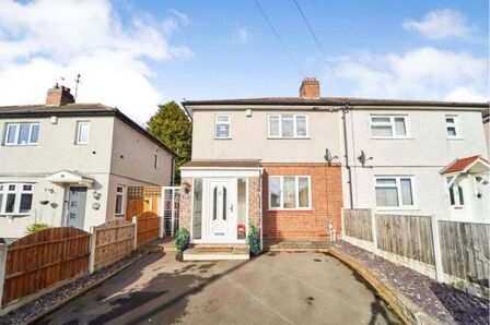 Cooper Avenue, 2 bedroom Semi Detached House to rent, &pound;950 pcm