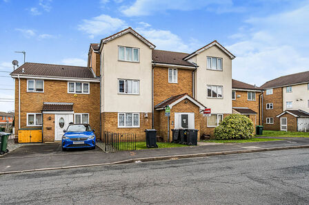 Winchester Close, 2 bedroom  Flat to rent, £725 pcm
