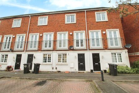 Donnington Court, 3 bedroom Mid Terrace House for sale, £240,000