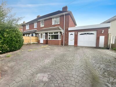 Wood Lane, 3 bedroom Semi Detached House to rent, &pound;1,250 pcm