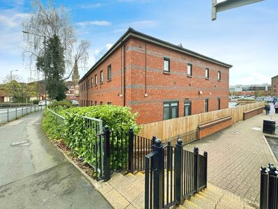 Lower Mill Street, 1 bedroom  Flat to rent, £700 pcm