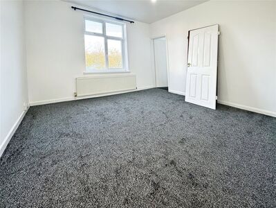 Blowers Green Road, 2 bedroom Mid Terrace House to rent, &pound;900 pcm