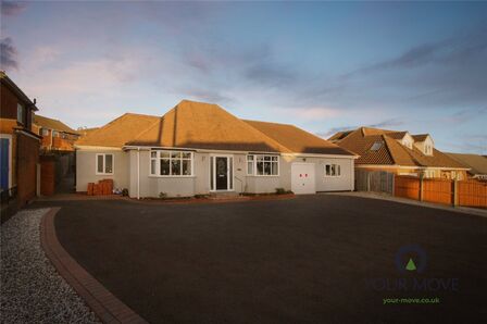 The Straits, 4 bedroom Detached Bungalow for sale, £700,000