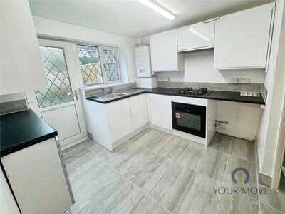 Ash Grove, 3 bedroom Mid Terrace House to rent, £1,050 pcm