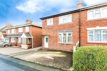 Borough Crescent, 3 bedroom Semi Detached House to rent, £1,200 pcm