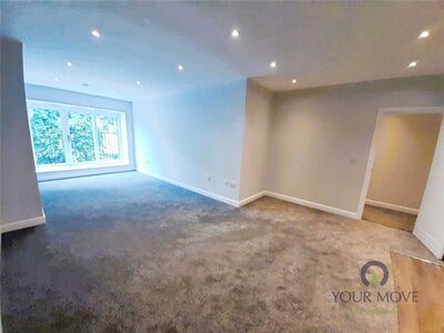 Market Square, 2 bedroom  Flat to rent, £1,000 pcm